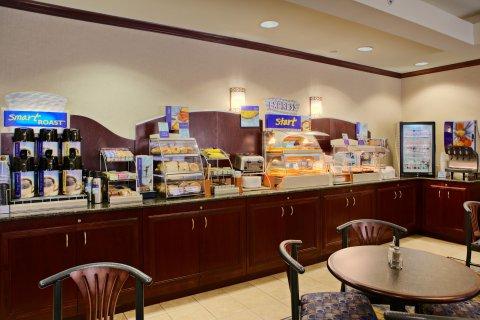 Holiday Express And Dfw-grapevine By Ihg Hotel 3*