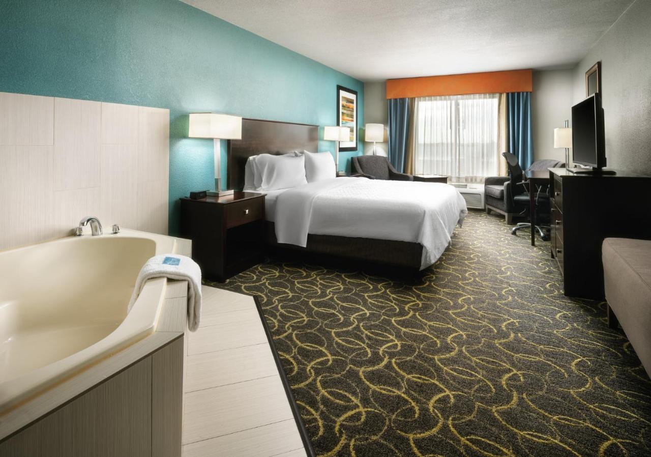 Holiday Express And Dfw-grapevine By Ihg 3* Grapevine