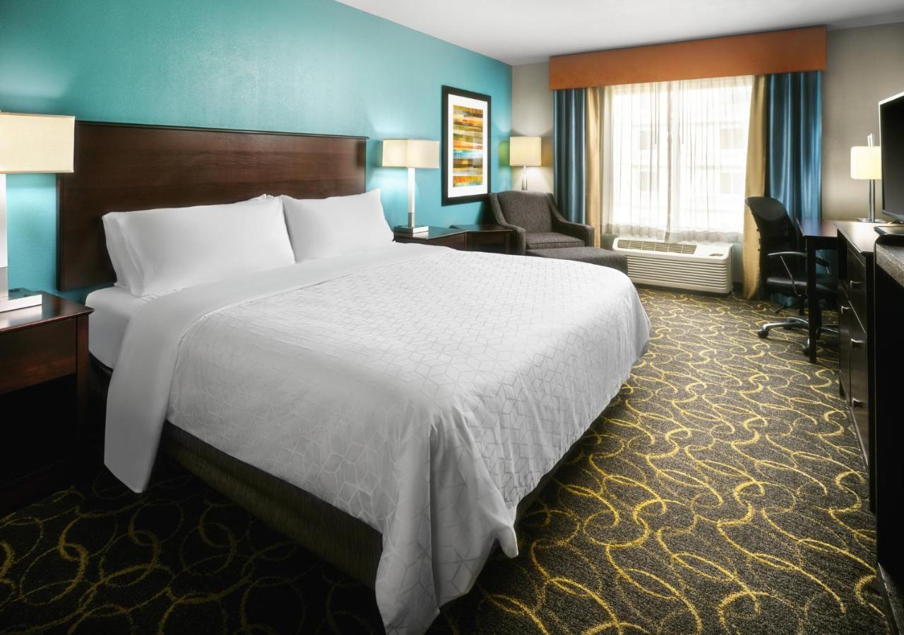Holiday Express And Dfw-grapevine By Ihg Grapevine