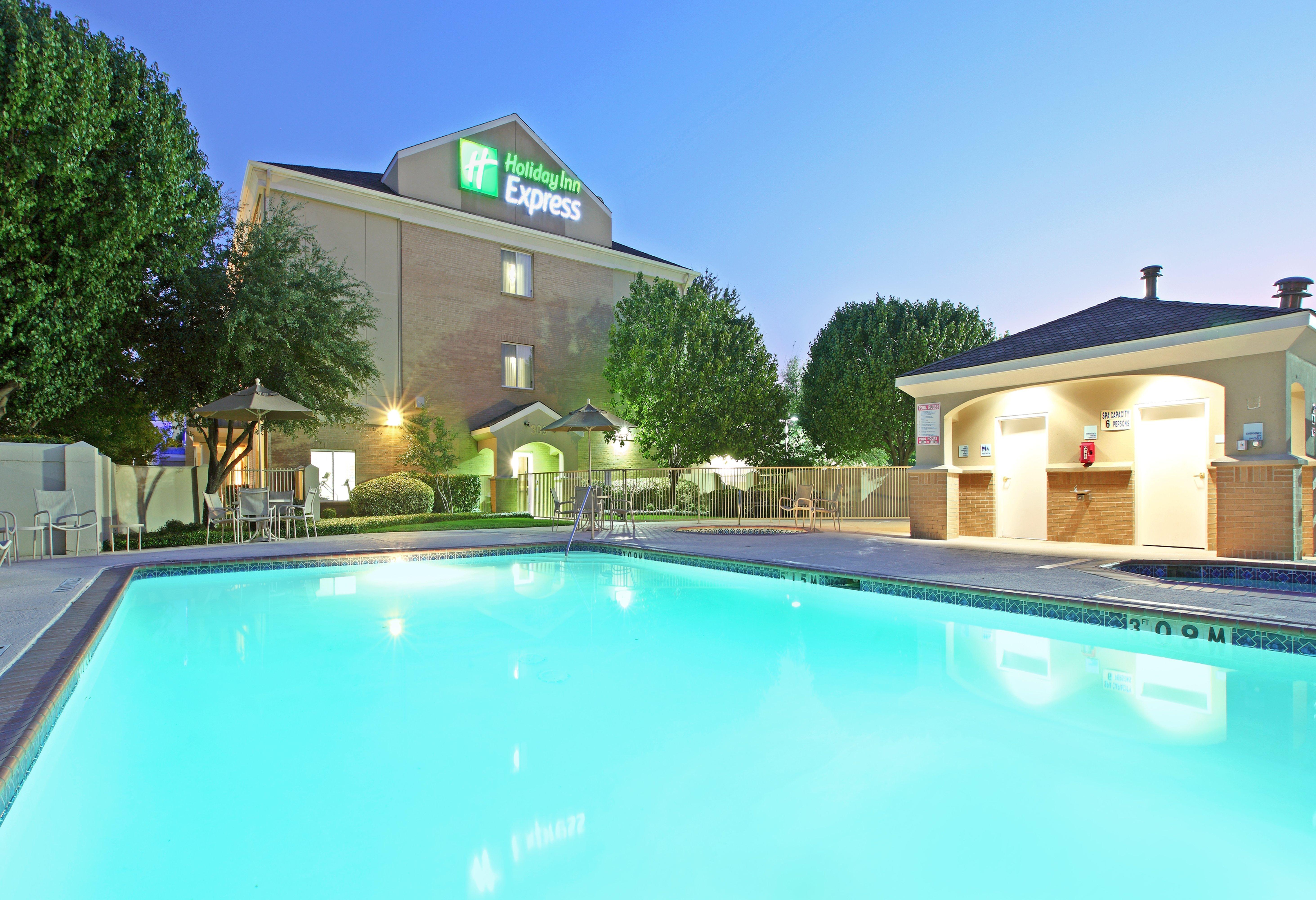 Holiday Express And Dfw-grapevine By Ihg Hotel