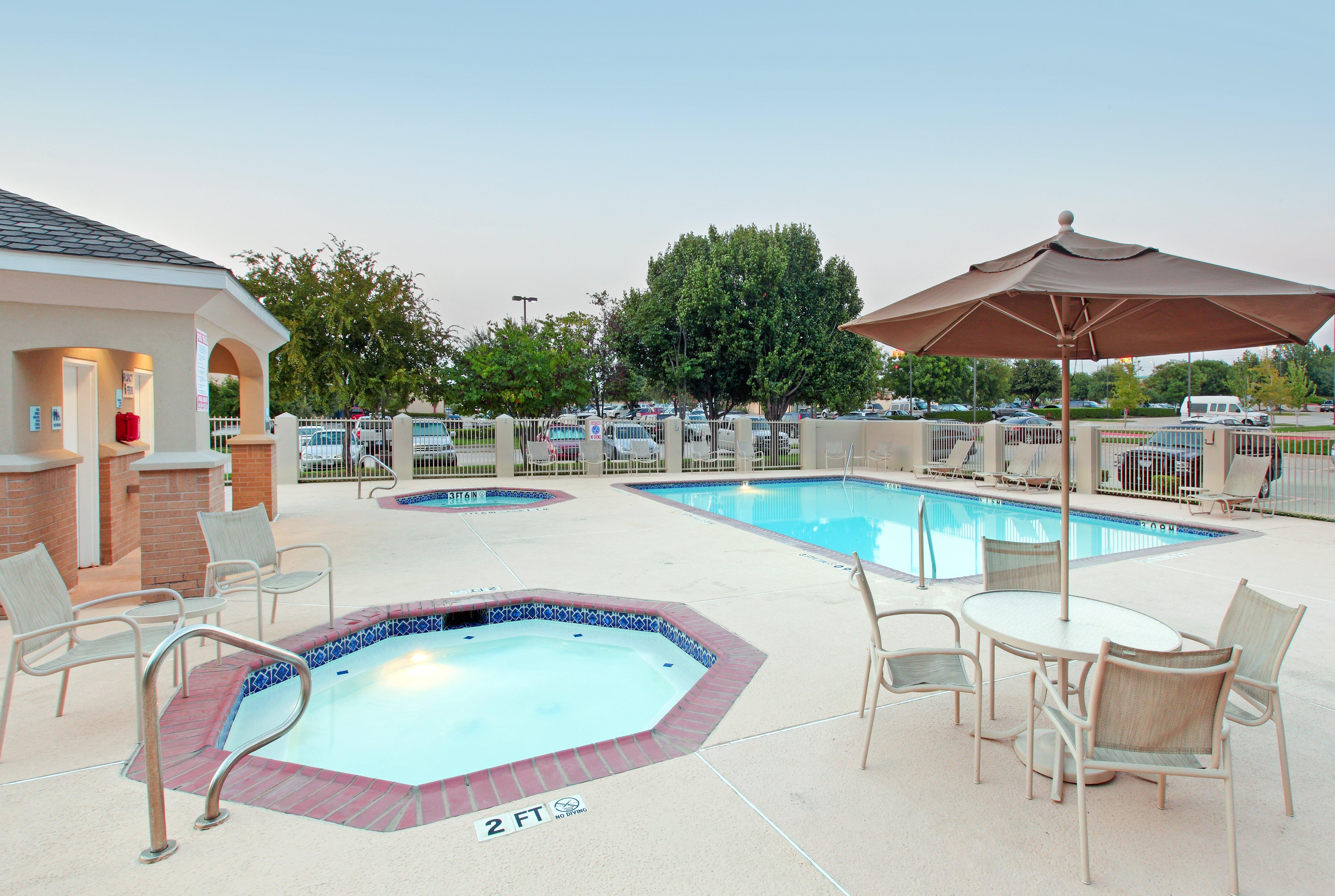 Holiday Express And Dfw-grapevine By Ihg 3* Grapevine