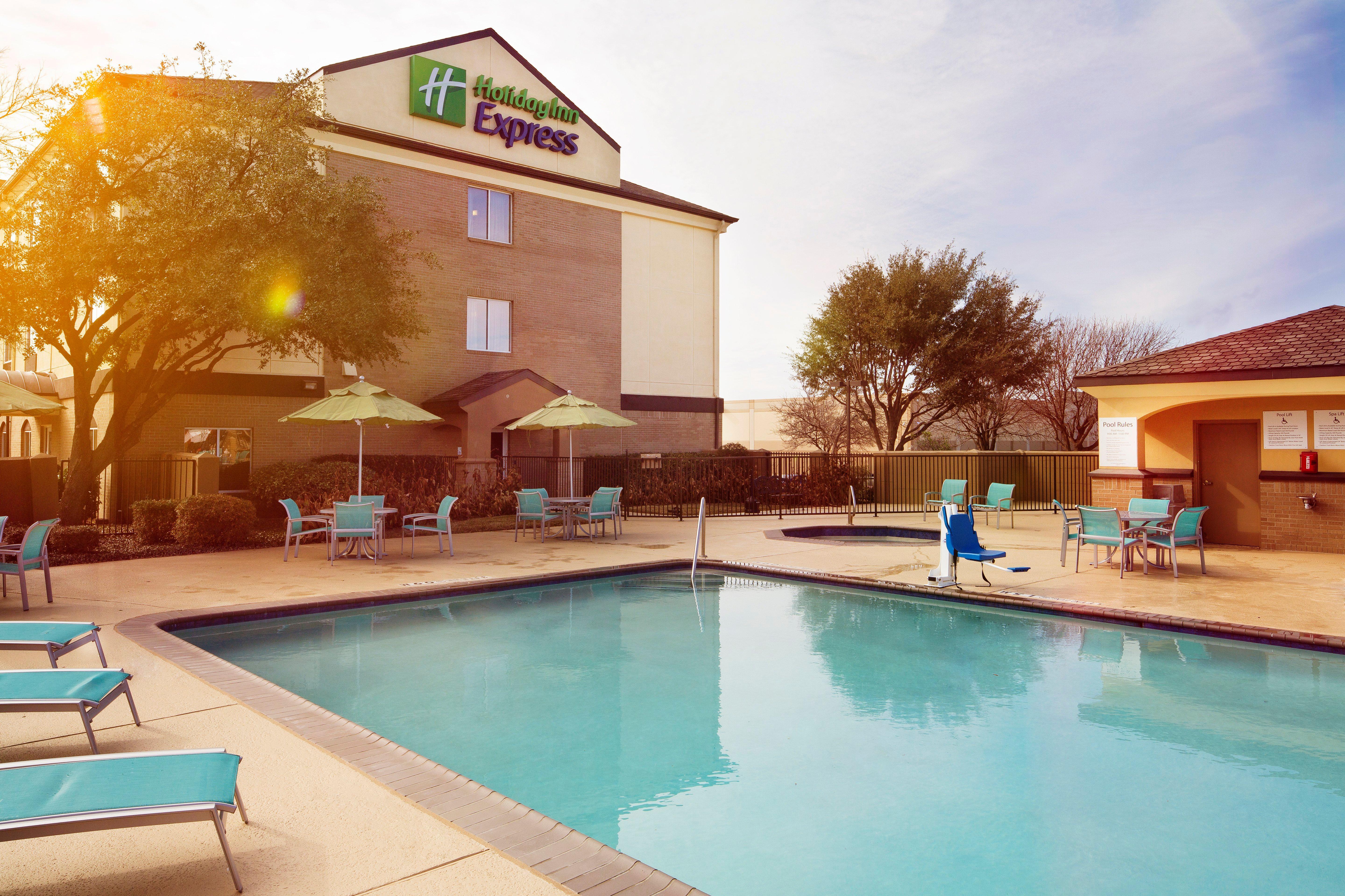 Holiday Express And Dfw-grapevine By Ihg