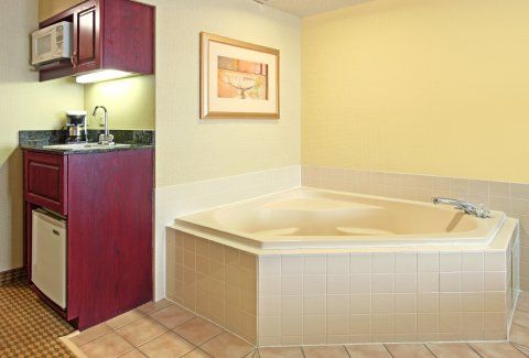 Holiday Express And Dfw-grapevine By Ihg